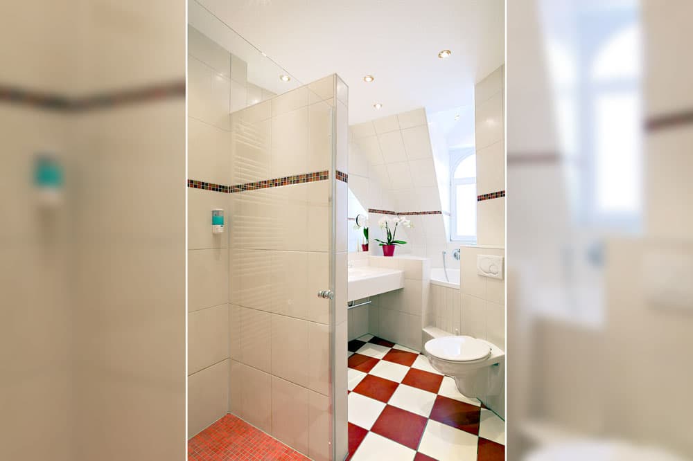 Bathroom of the deluxe double room
