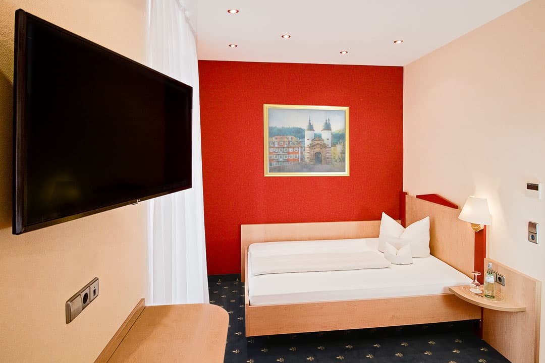 Comfort single room with large window